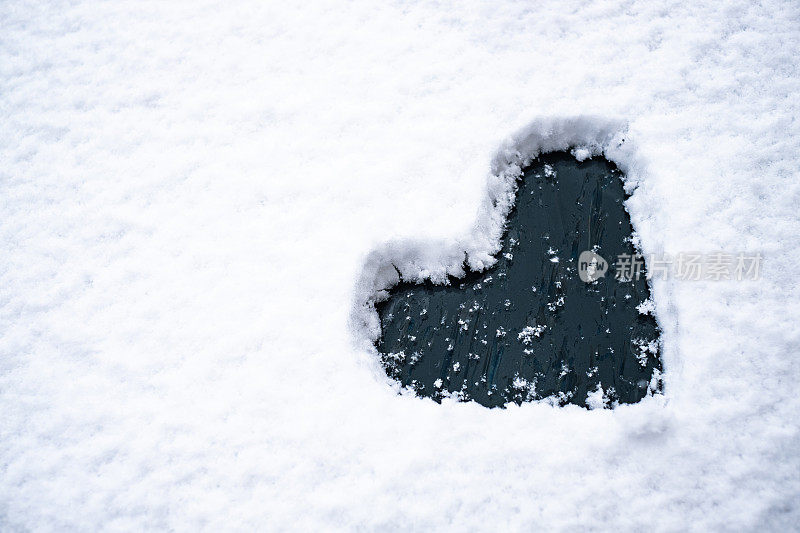 雪中的心