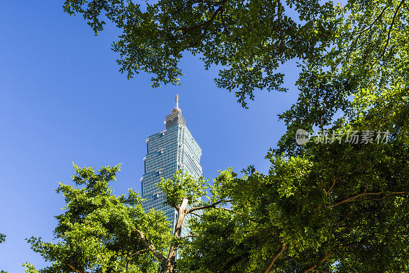 台北天际线和台北101摩天大楼的全景，台湾台北。