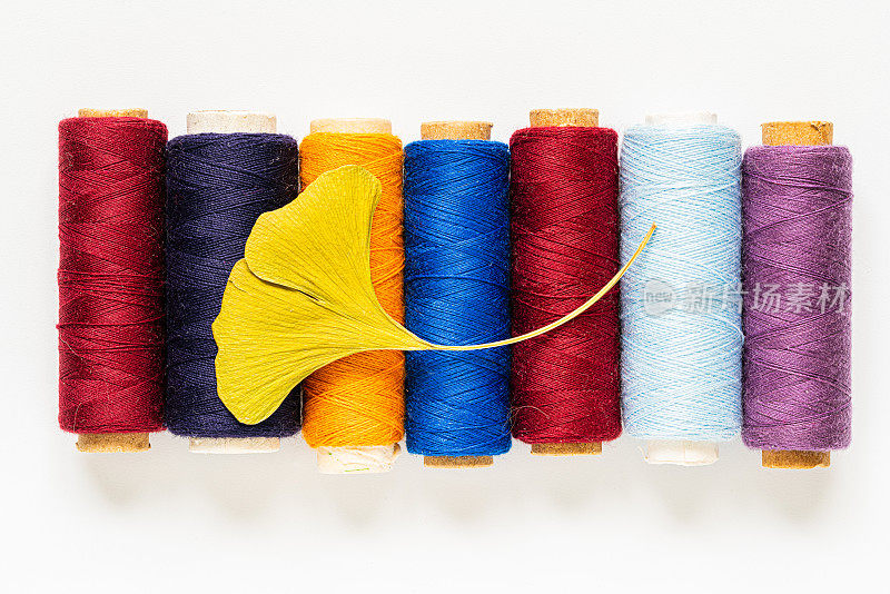 彩绣线轴在服装行业的应用，彩纱卷的销售，以及市场上的缝纫材料