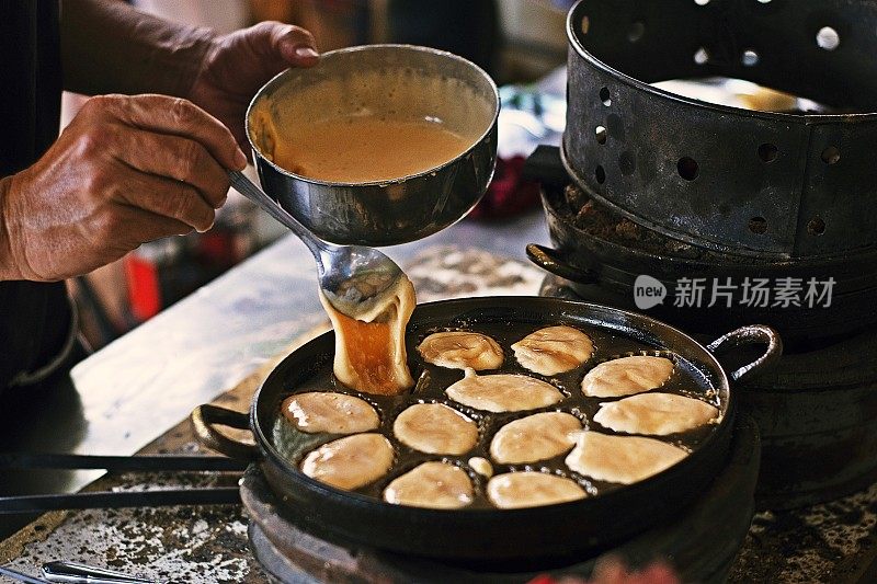 做煎饼包——曼谷街头小吃。