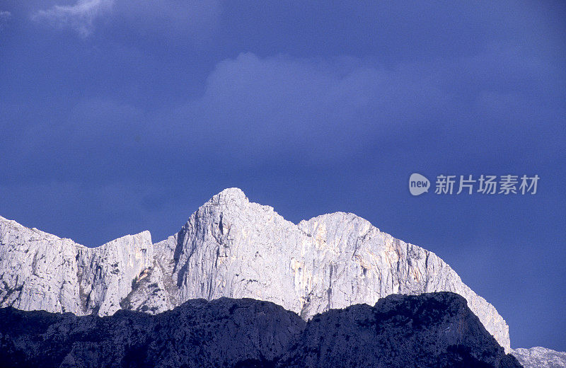 西班牙坎塔布里亚的欧洲皮科斯的利巴纳地区的山脉景观