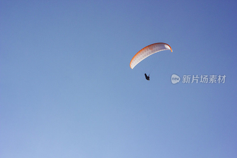 半空中滑翔飞行员，空中飞行，越野飞行员，极限运动，冒险