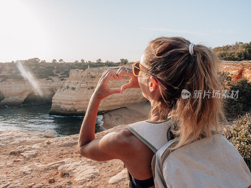 女人让心在悬崖葡萄牙，海景