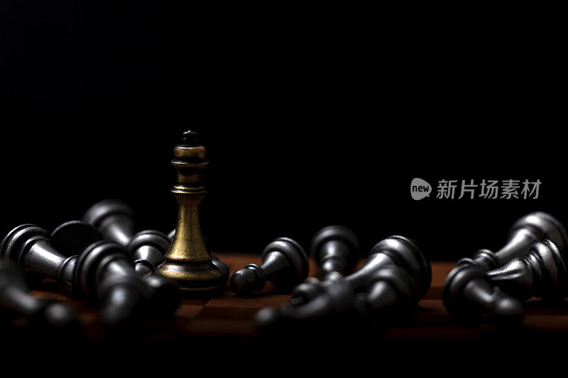 棋盘上倒下的敌人中的国王