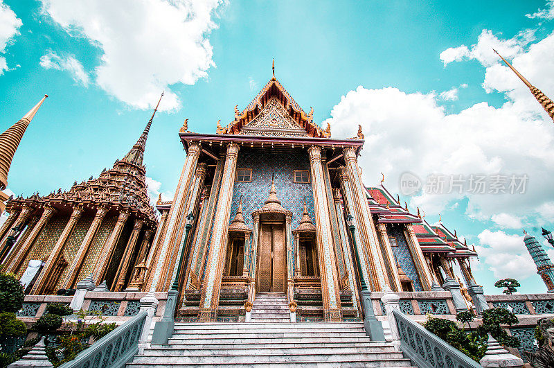 泰国曼谷翡翠佛寺的佛寺前景