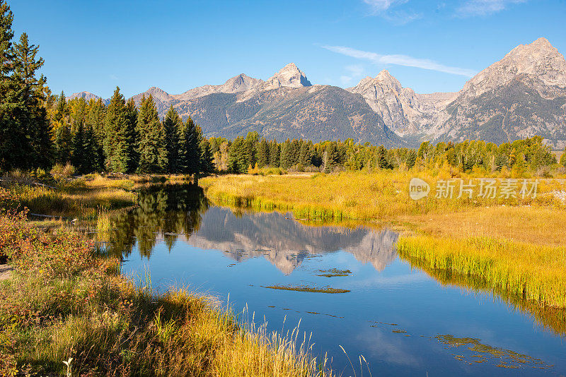 大提顿山峰的秋景