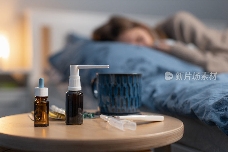 有选择地侧重于治疗流感和感冒的各种药物和药片。