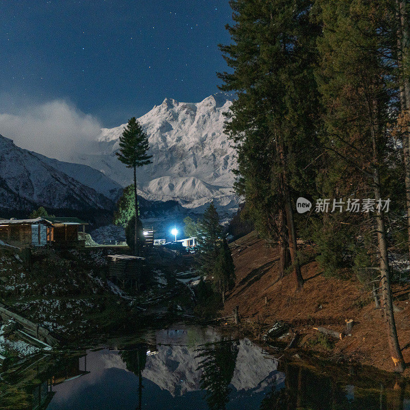 巴基斯坦南迦帕尔巴特山的夜景