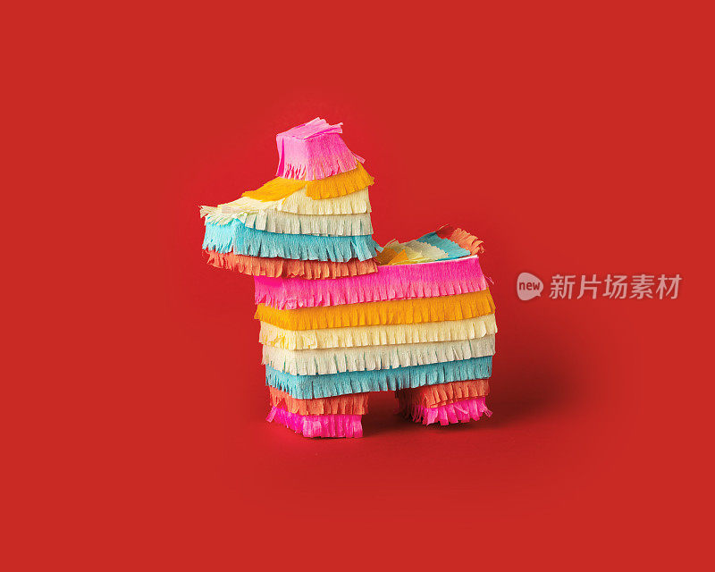 在红色背景上隔离的驴纸piñata
