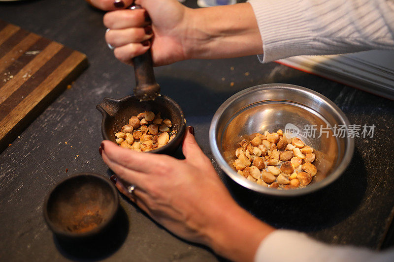 开心果被磨碎的特写镜头