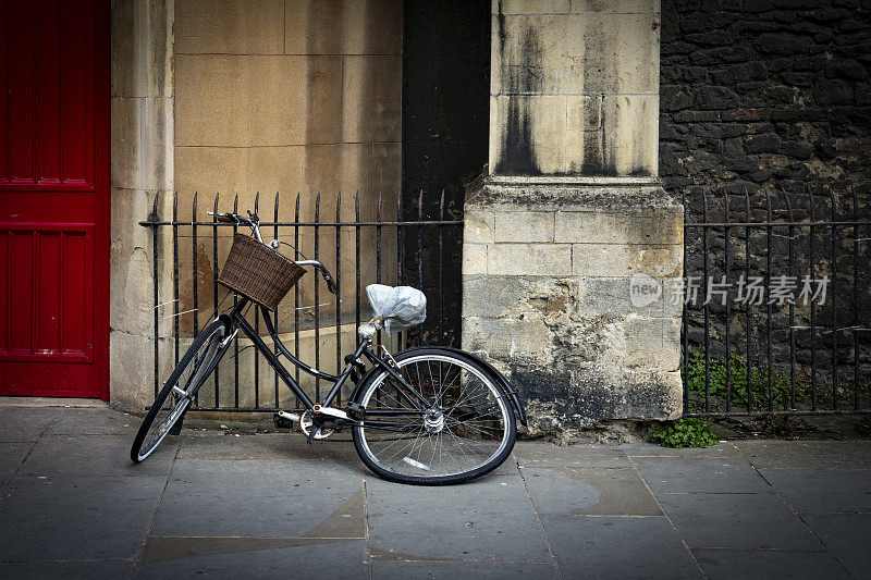 剑桥三一街的破自行车