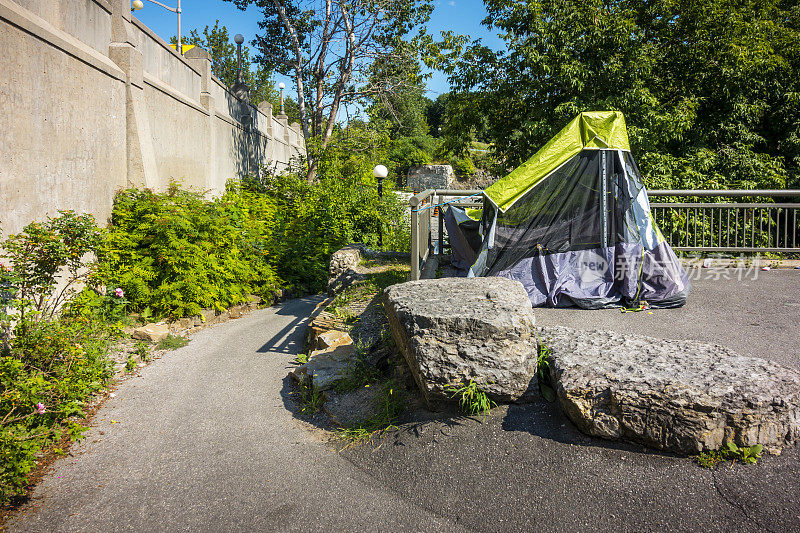 加拿大渥太华市中心的无家可归者帐篷