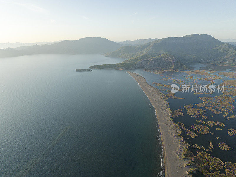 达利安三角洲和伊土祖海滩鸟瞰图