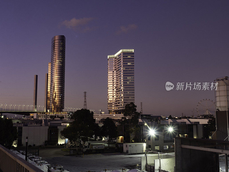 夜晚的城市天际线