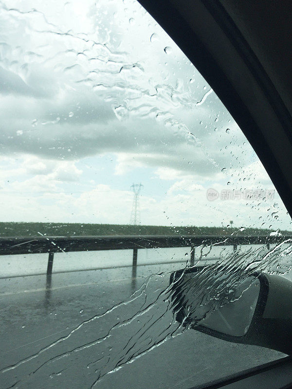 下雨天开车，司机视角