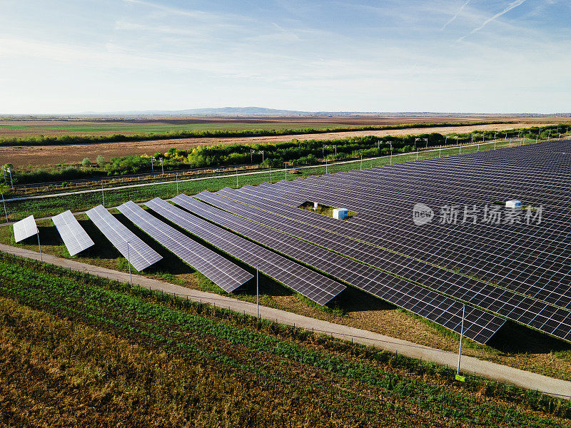 太阳能电池板产生绿色能源和可持续供应