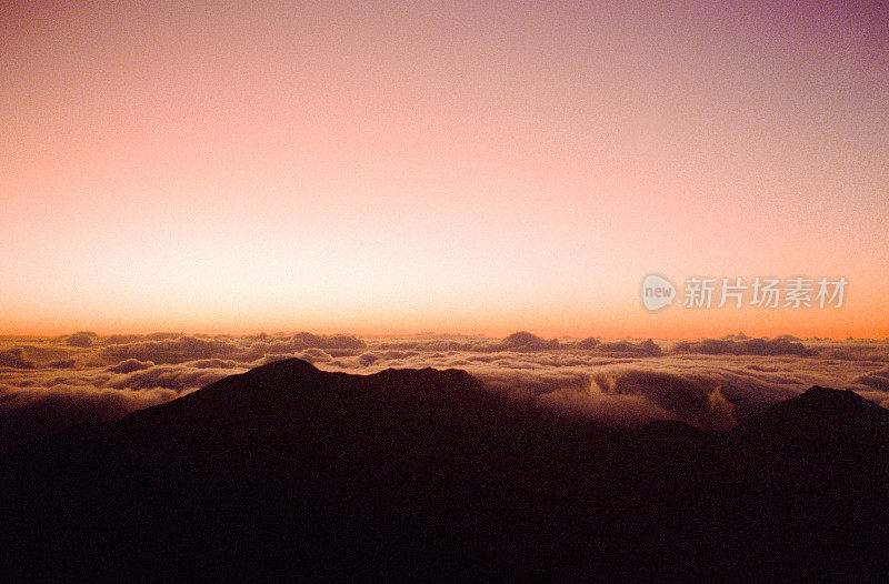 哈雷阿卡拉陨石坑日落