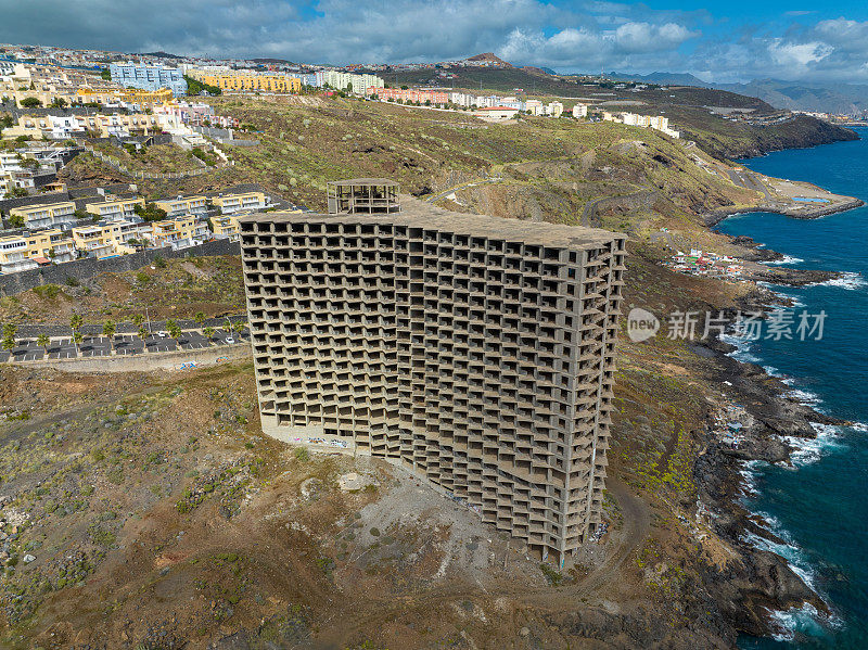 俯瞰废弃的酒店Añaza，圣克鲁斯德特内里费岛，西班牙