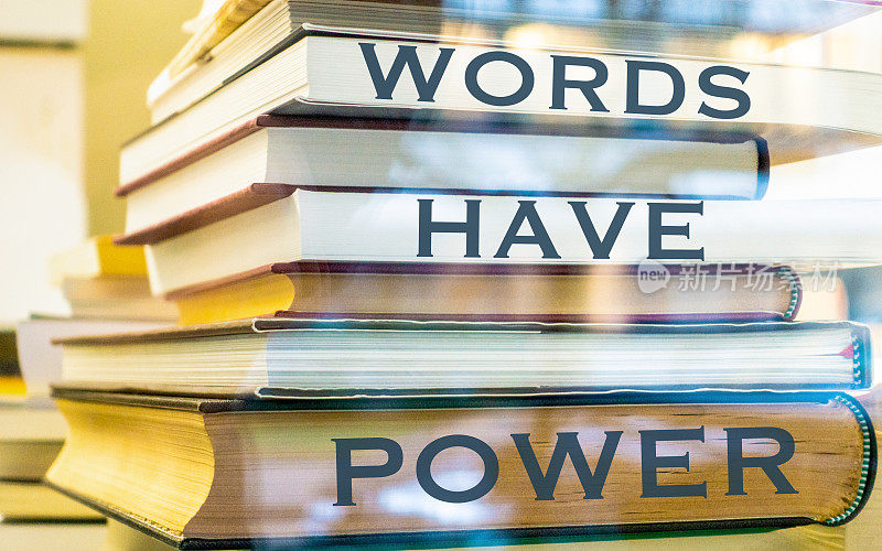 一大摞书和一句话:文字有力量