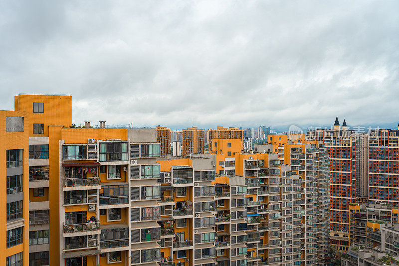 成都的住宅里，阴天的天气