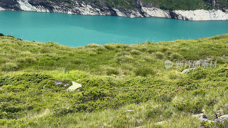 格劳宾登州，瓦尔斯附近泽弗雷拉湖的山脉