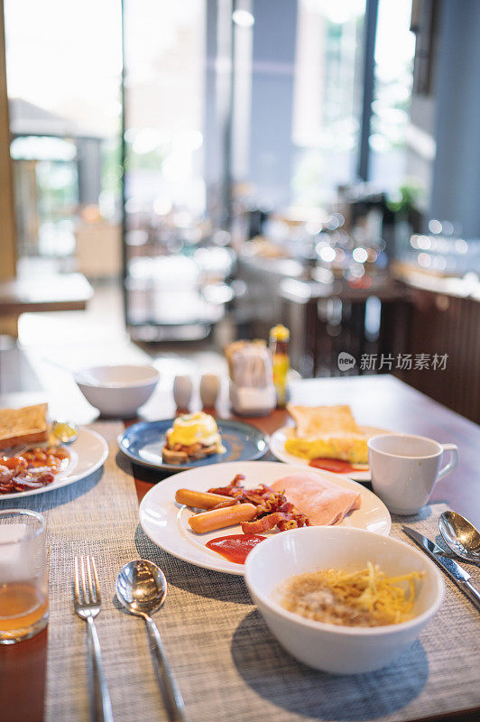 泰国亚洲酒店的国际自助早餐