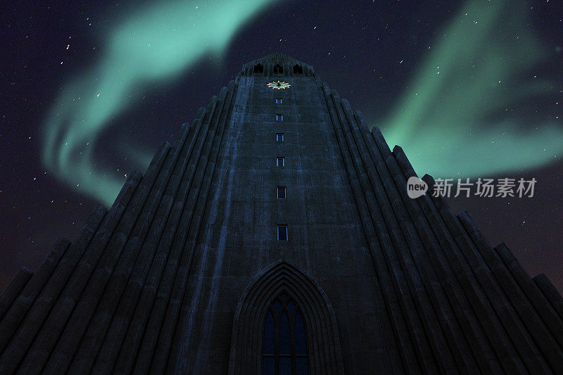 Hallgrímskirkja冰岛雷克雅未克北极光下的教堂