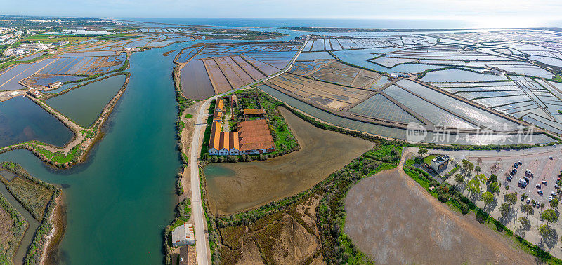 塔维拉和吉劳河无人机鸟瞰盐场在阿尔加维葡萄牙