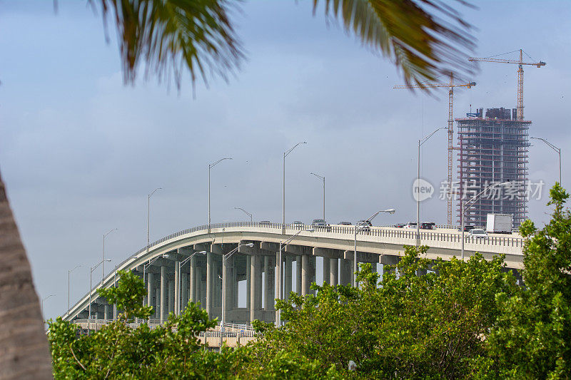 迈阿密市的建筑和比斯坎大桥