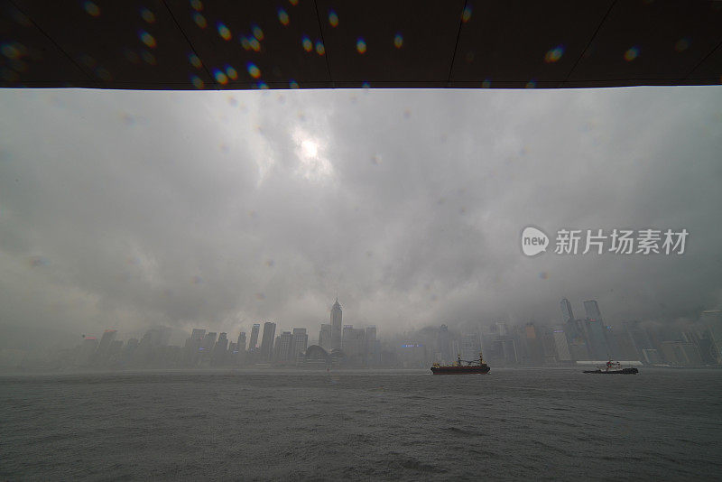 香港维多利亚港天气多雾