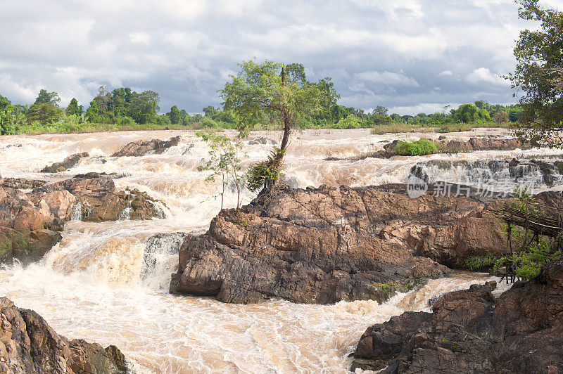 老挝和柬埔寨边境的湄公河瀑布