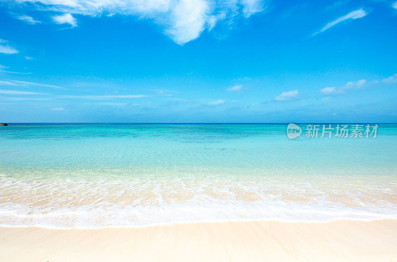 阳光明媚的冲绳岛热带海滩