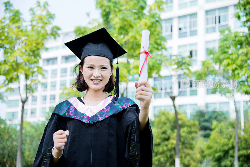 美丽的中国大学毕业生