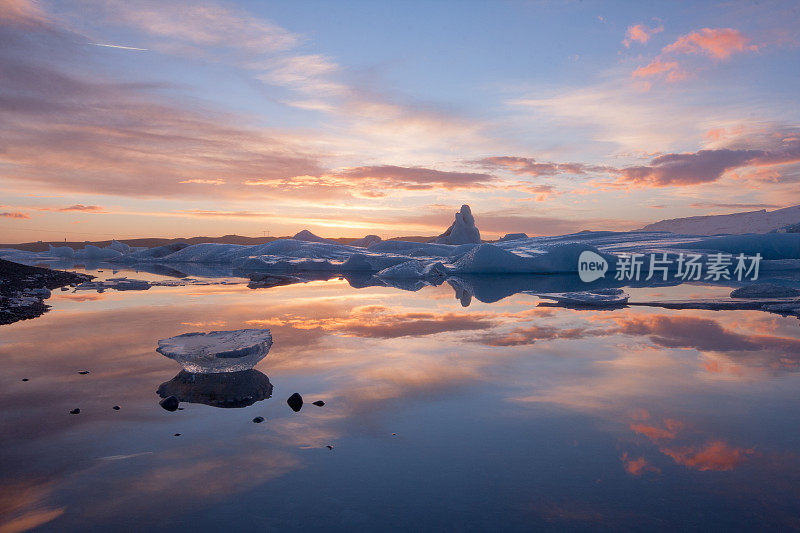 日落时分的Jokulsarlon冰湖