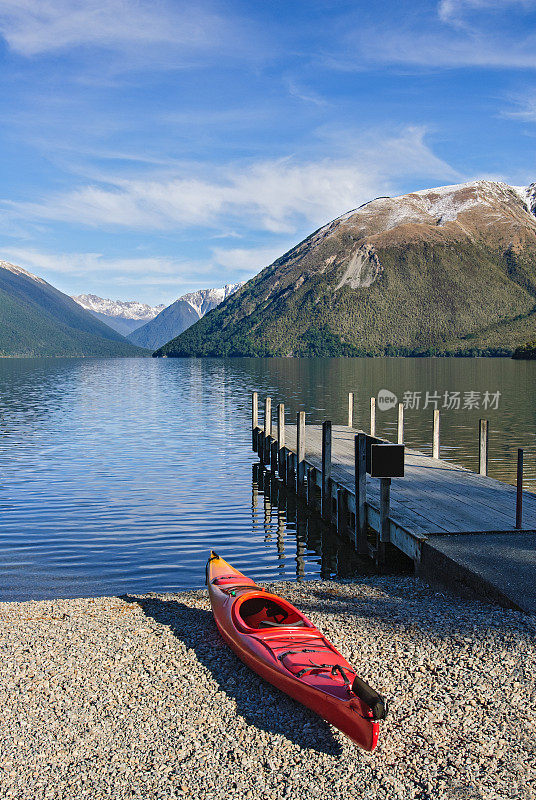 新西兰纳尔逊湖国家公园的皮划艇