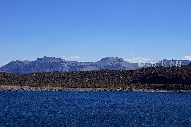 格兰特湖的山峰