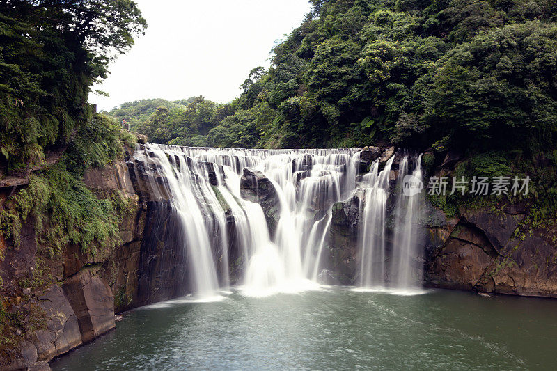 景观-石分瀑布在台湾，