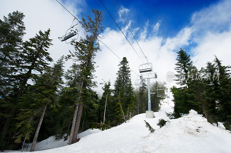 滑雪电梯