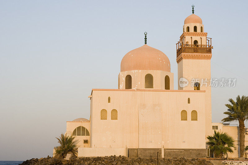 沙特阿拉伯吉达红海边的清真寺