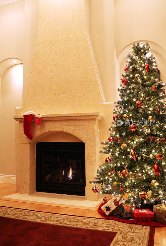 圣诞树与壁炉