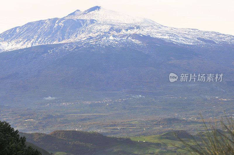 埃特纳火山与雪