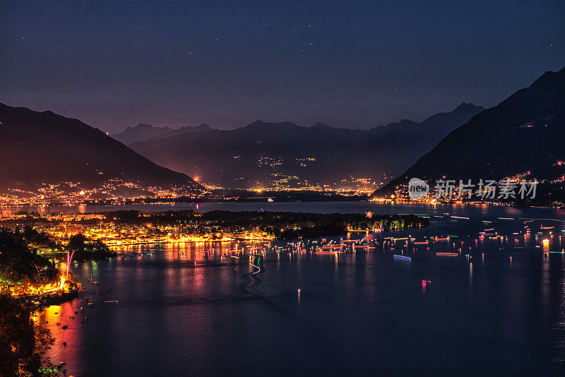 瑞士国家假日马焦雷湖的夜景