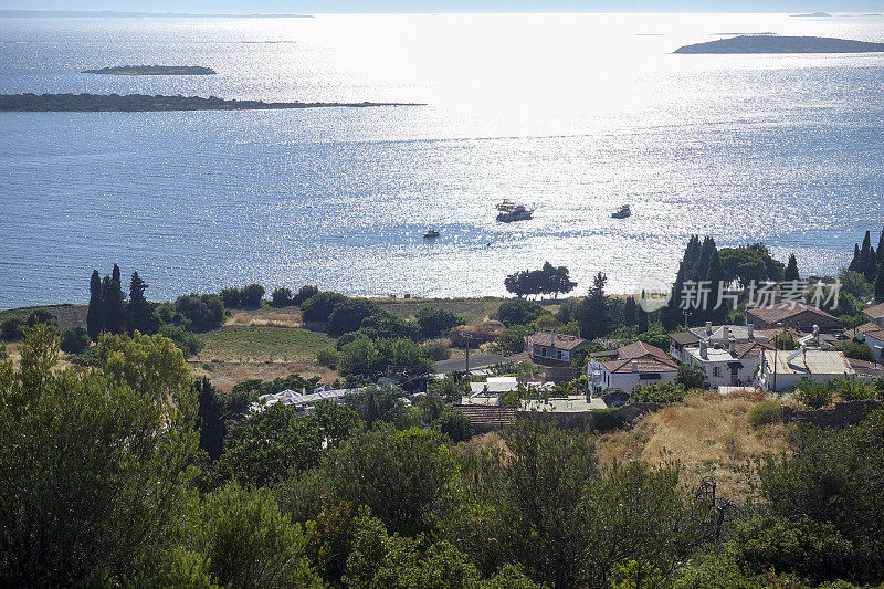 Ildırı是爱琴海沿岸一个风景如画的海边村庄，属于土耳其İzmir省Çeşme行政区，面对着Chios