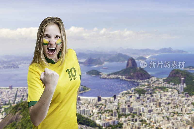 一名巴西妇女在巴西里约热内卢庆祝