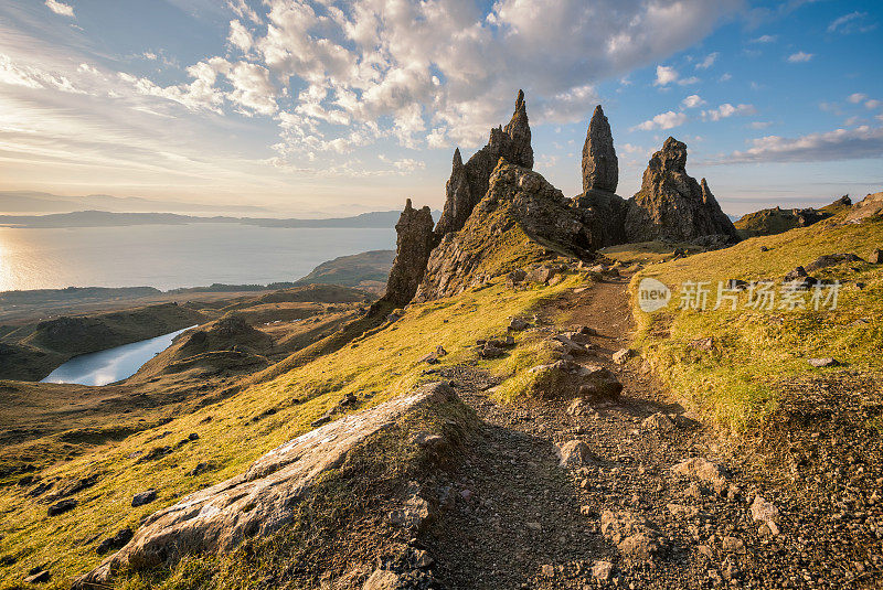斯凯岛，苏格兰。日出时的斯托尔老人