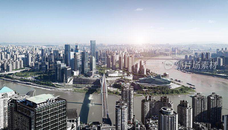 重庆的城市景观和天际线在云天，中国
