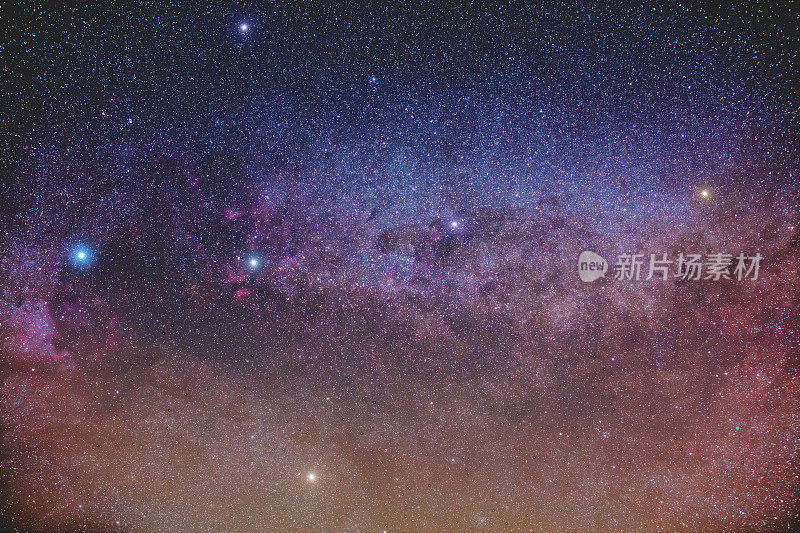 通过广角镜头和单反相机拍摄的银河系恒星。我的天文工作。