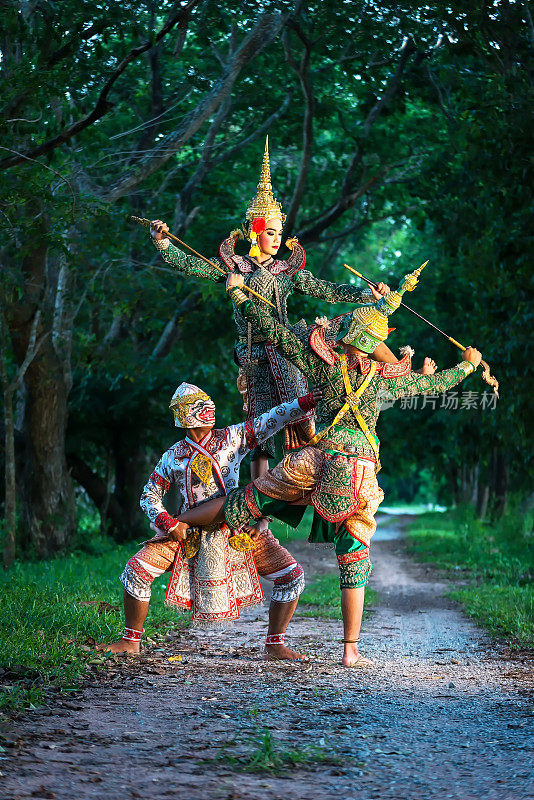 孔泰是泰国最受推崇的舞蹈之一。Tos-Sa-Kan演员在泰国罗摩衍那文学。泰国罗摩衍那文学演员(托斯萨肯)泰国。
