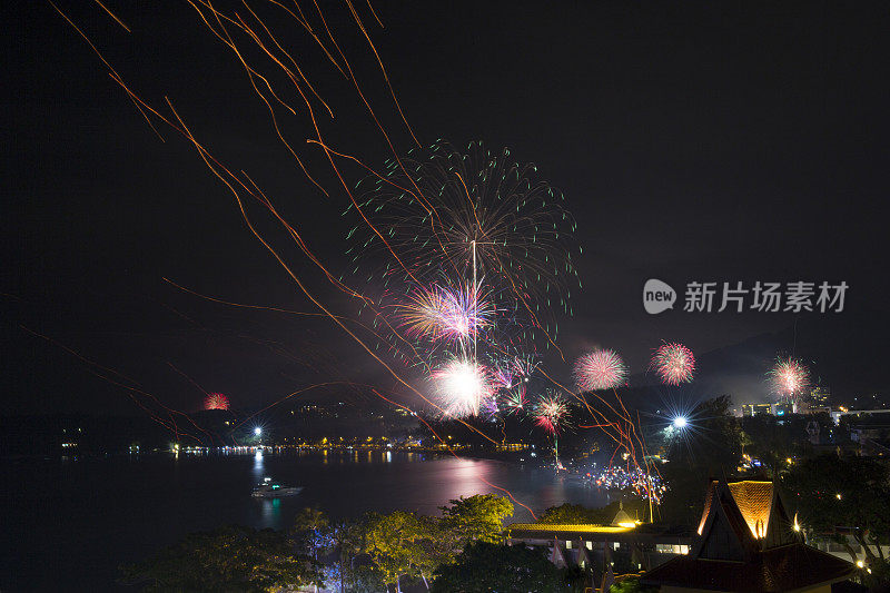 在新年前夕燃放烟花