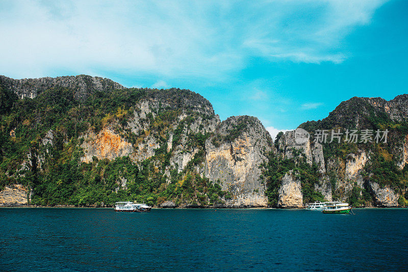 泰国甲米省的皮皮岛的悬崖